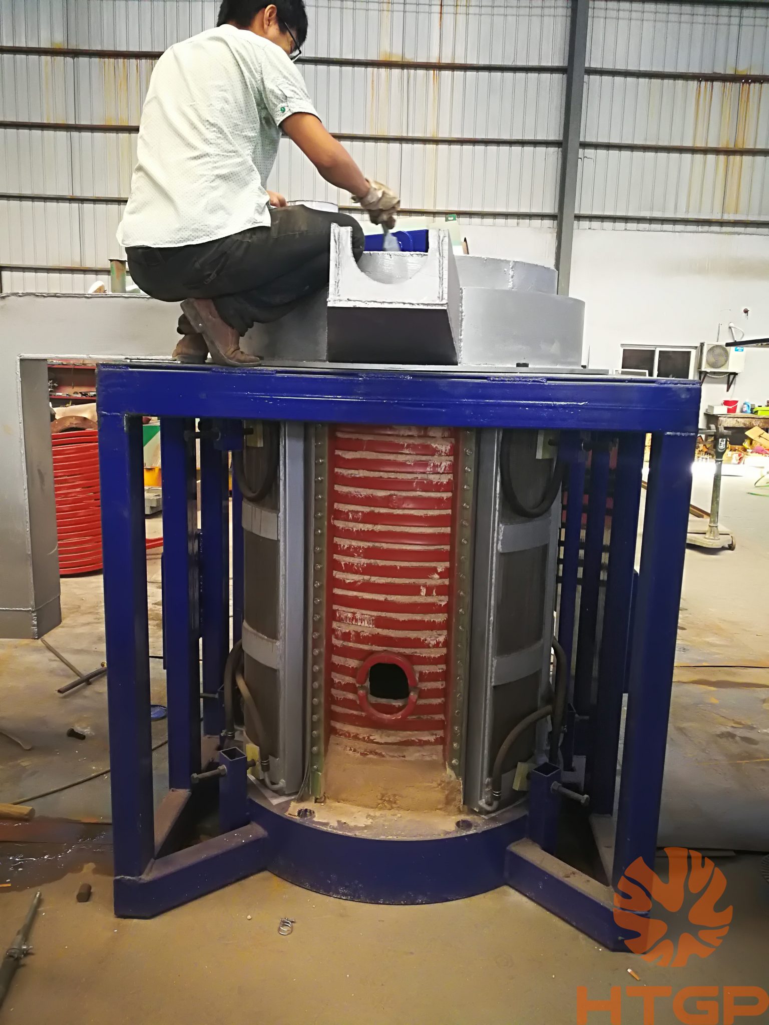 How should the lining of the electric furnace be knotted?Hongteng